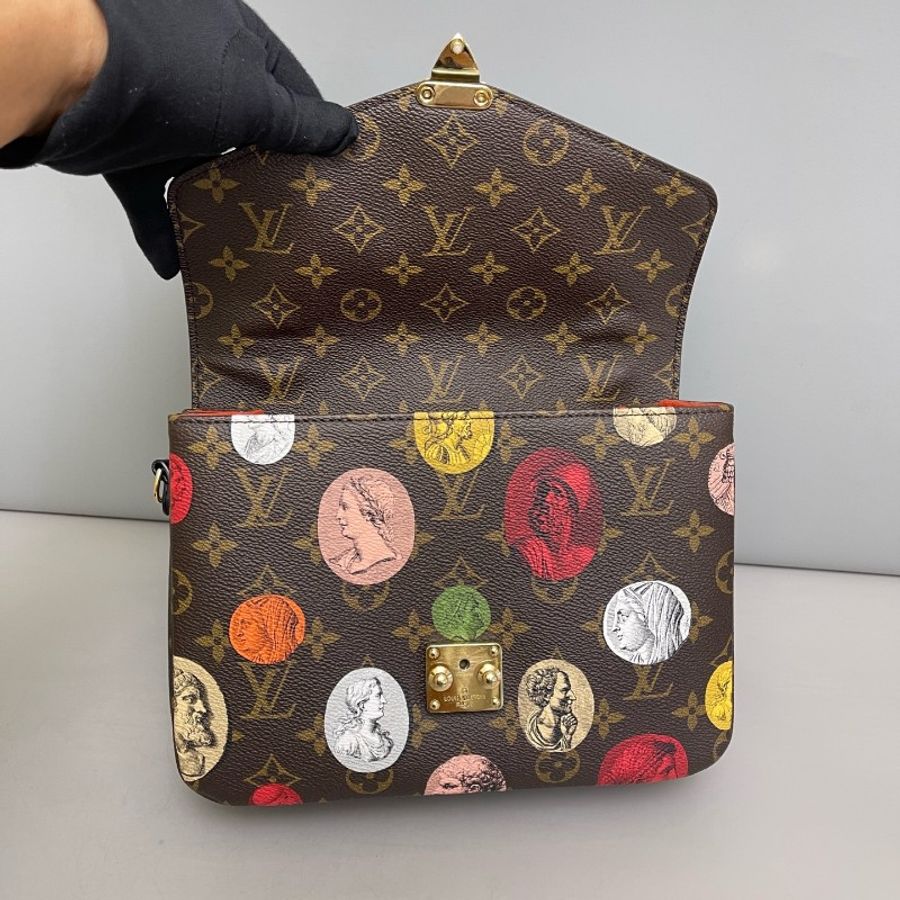 Louis Vuitton 老花羅浮宮徽章限量款郵差包 晶片款-7