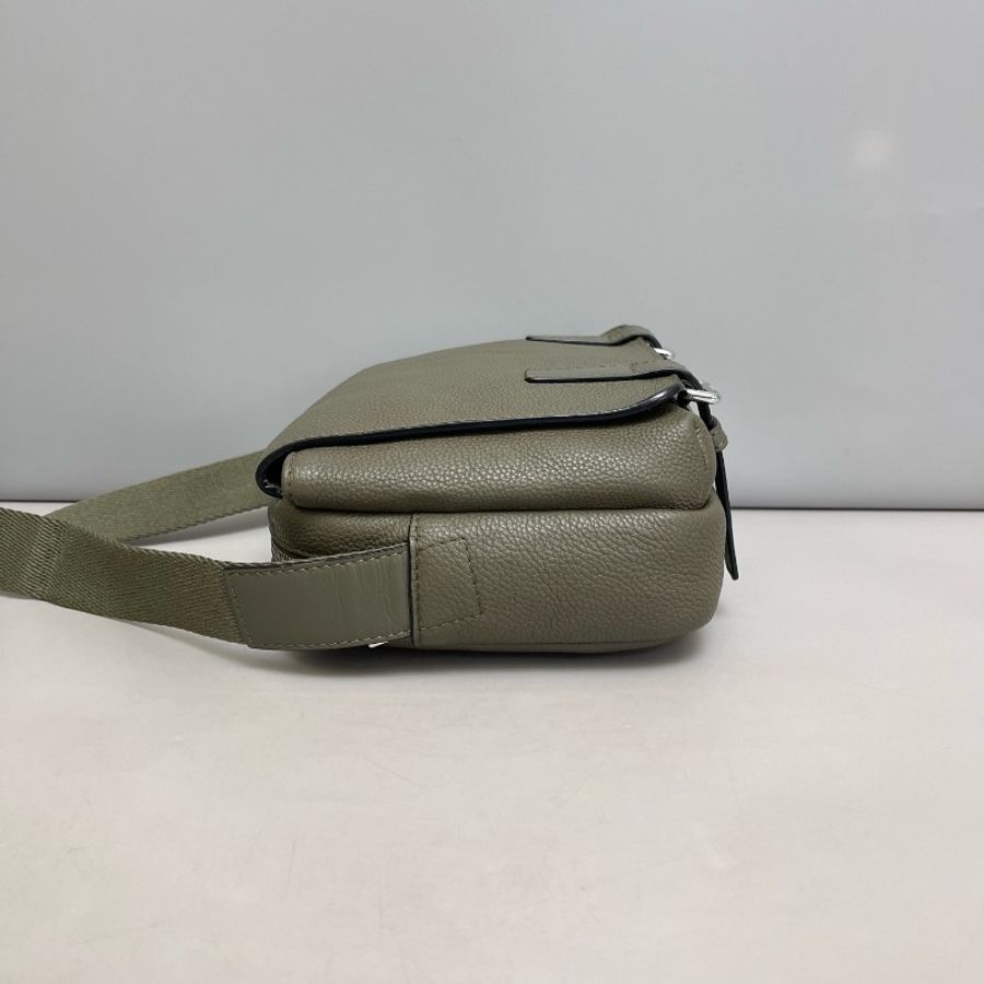 Loewe Military小號軍綠色全皮荔枝紋郵差包-3