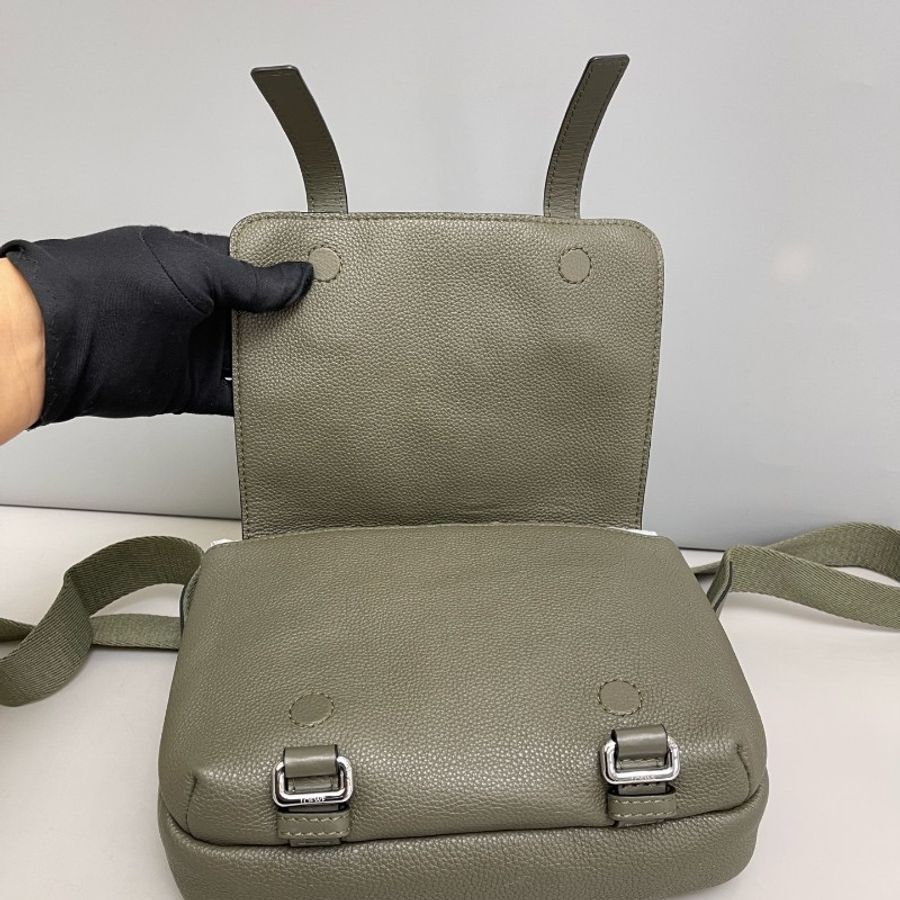 Loewe Military小號軍綠色全皮荔枝紋郵差包-7