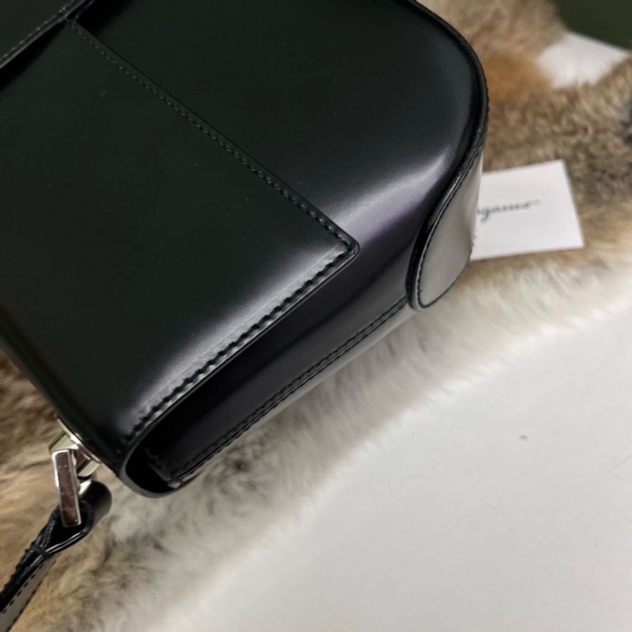 salvatoreferragamo菲拉格慕黑銀單肩包-12