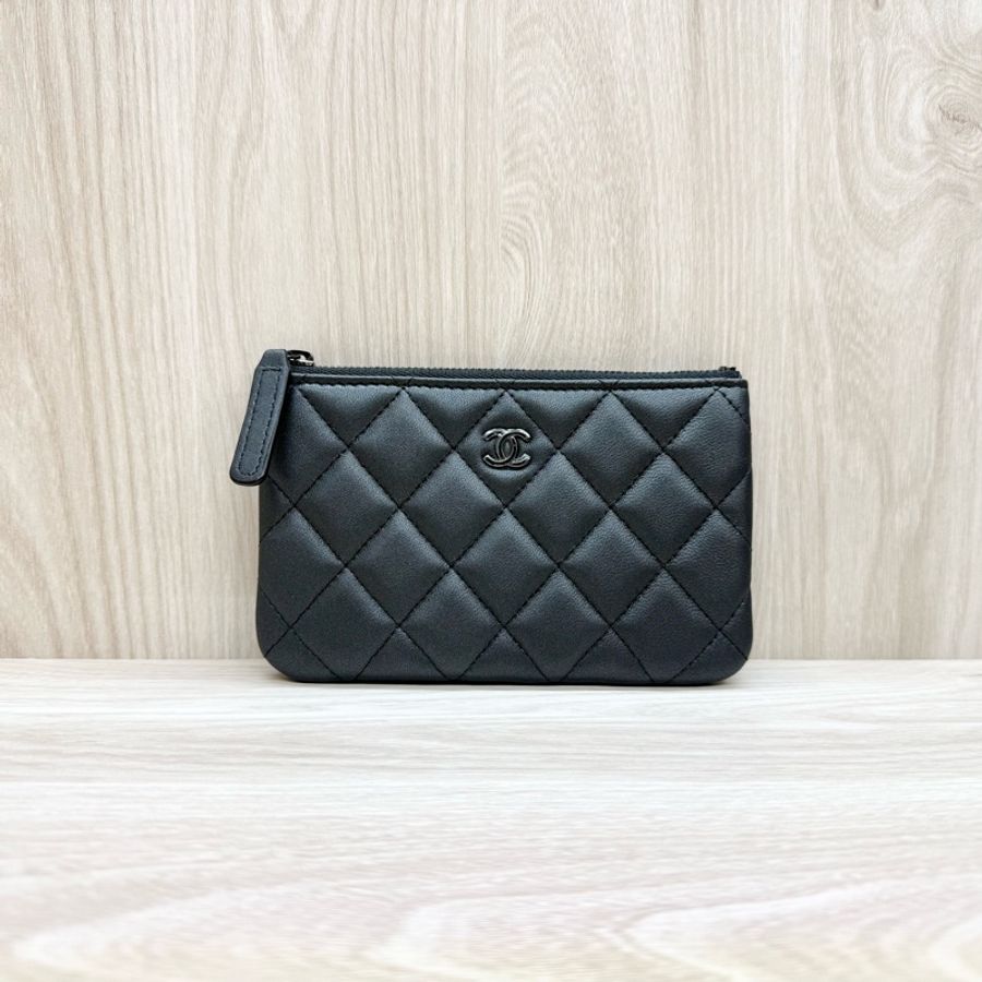 CHANEL近全新🖤黑牛皮黑釦零錢包A82365-1