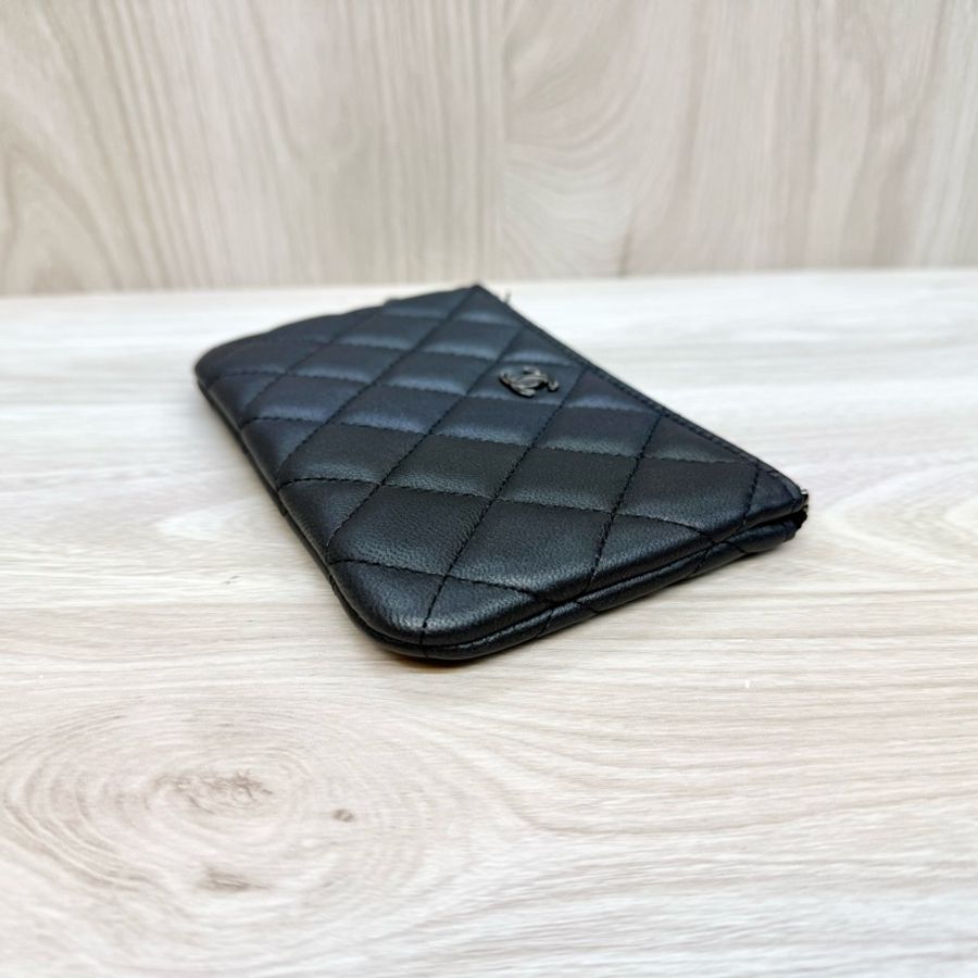 CHANEL近全新🖤黑牛皮黑釦零錢包A82365-3