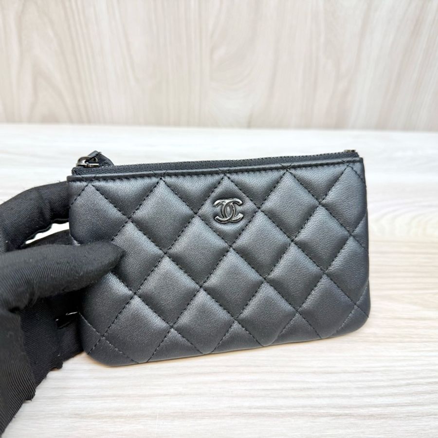 CHANEL近全新🖤黑牛皮黑釦零錢包A82365-6