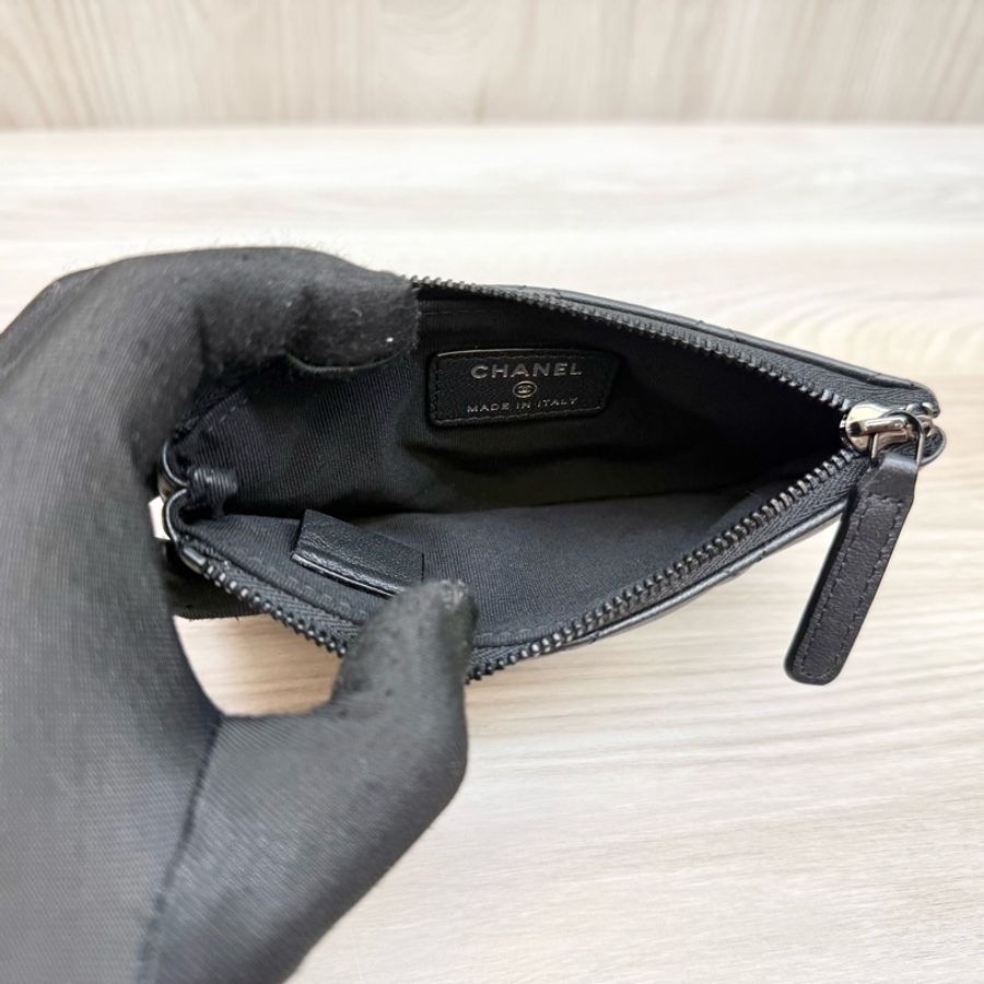 CHANEL近全新🖤黑牛皮黑釦零錢包A82365-11