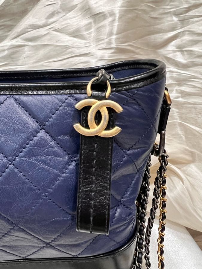 CHANEL 香奈兒| 【二手正品】 Gabrielle 流浪包 中號 金銀扣(經典藍黑雙色)-2