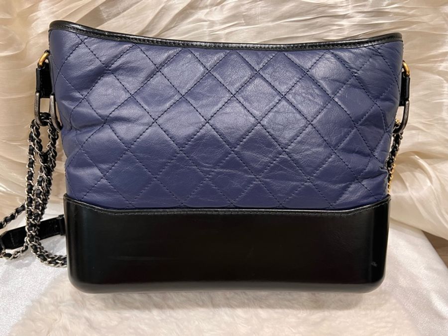CHANEL 香奈兒| 【二手正品】 Gabrielle 流浪包 中號 金銀扣(經典藍黑雙色)-30