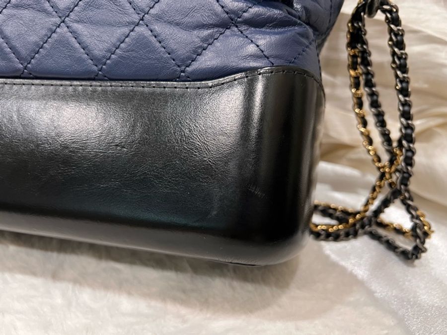 CHANEL 香奈兒| 【二手正品】 Gabrielle 流浪包 中號 金銀扣(經典藍黑雙色)-33