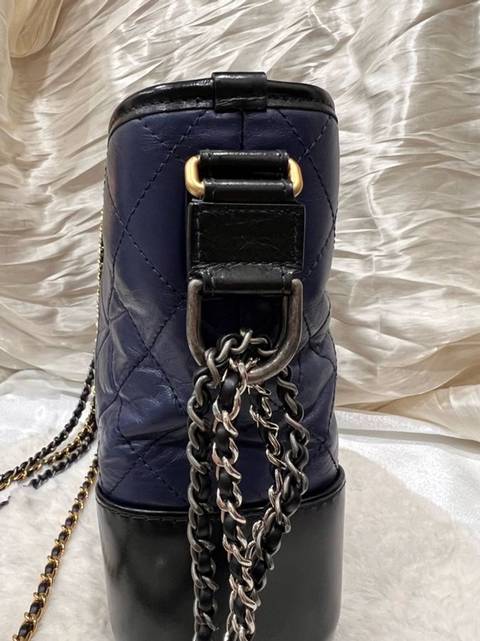 CHANEL 香奈兒| 【二手正品】 Gabrielle 流浪包 中號 金銀扣(經典藍黑雙色)-37
