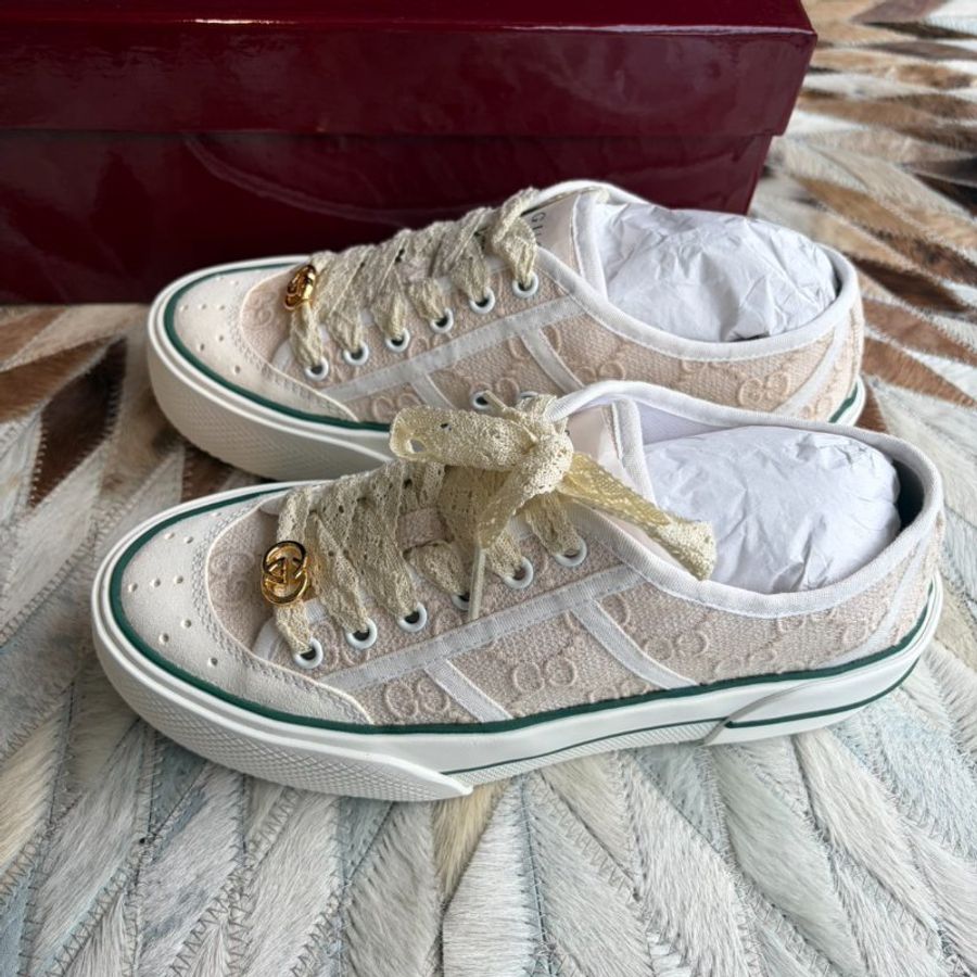GUCCI 滿版LOGO帆布鞋-白-1