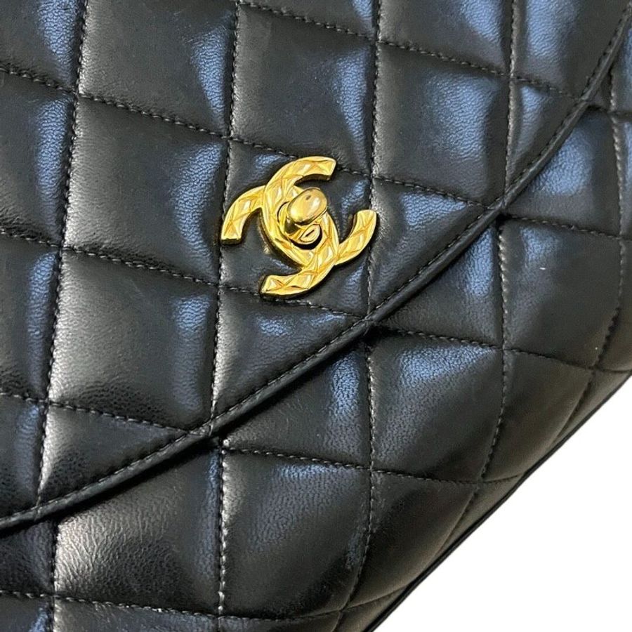 Chanel香奈兒黑金菱格紋雙C扣肩背包-11