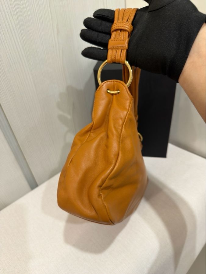 Loewe焦糖棕金扣腋下包-5