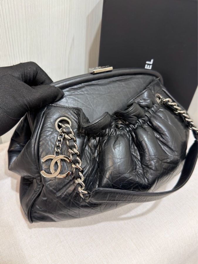 Chanel香奈兒黑銀泡芙托特包-6