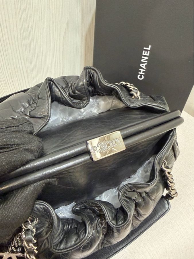 Chanel香奈兒黑銀泡芙托特包-7