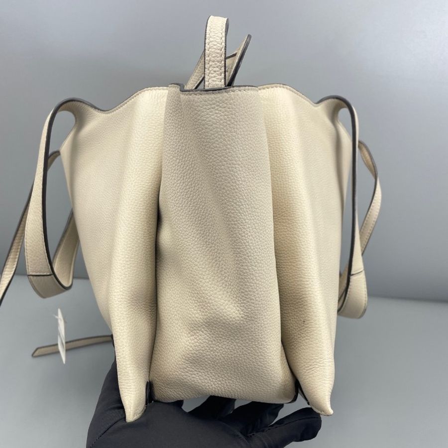 Celine tri-fold蝙蝠手提包米白色-2