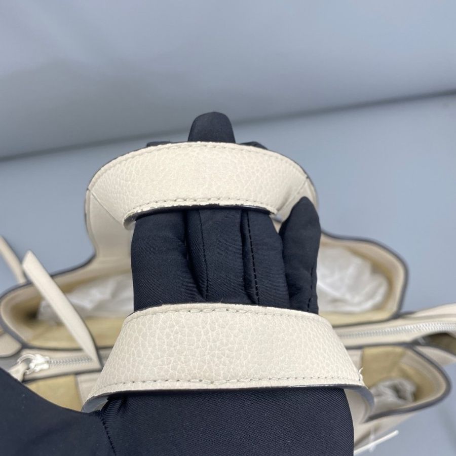 Celine tri-fold蝙蝠手提包米白色-7