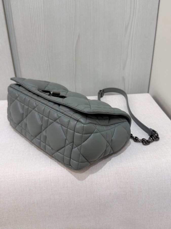 #近新帶膜 #全配🈶購證 #專櫃12萬 Dior caro 25cm中號 香芋灰紫-12