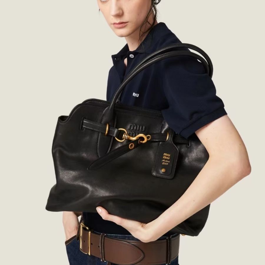 🈶購證 #最新款閒置 #專櫃在售1️⃣5️⃣萬 MiuMiu Aventure Nappa黑金托特包 芯片款-1