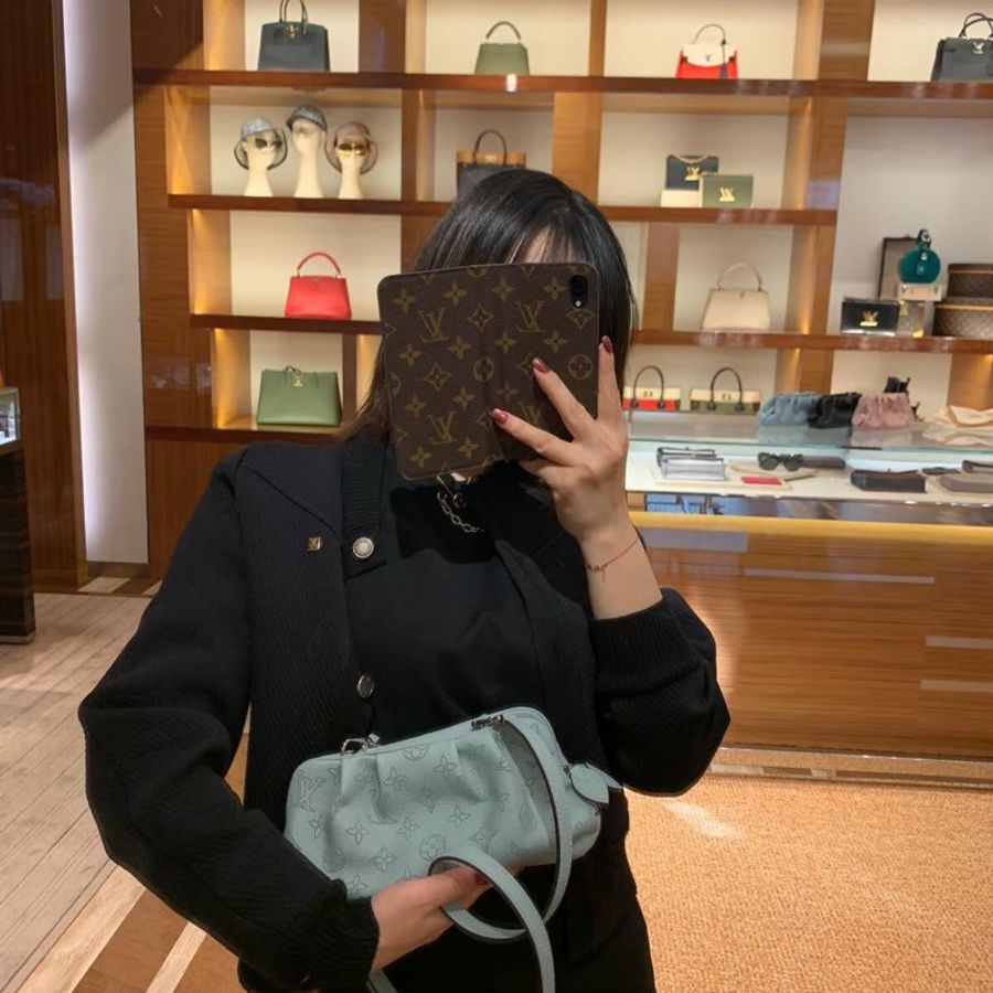 LV Scala淺藍色鏤空老花 雲朵包肩背斜背包 芯片款 23*13 99新配件盒子 塵袋 購證-1