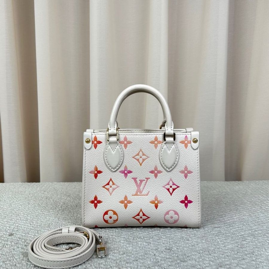 LV On The Go BB 托特包 漸變草莓牛奶粉 白底粉橙漸變老花 18×8.5×15cm 98新配件肩帶 塵袋-3