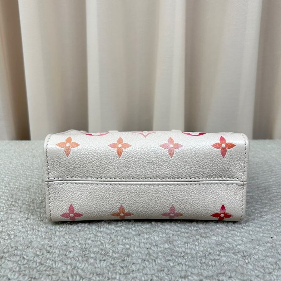 LV On The Go BB 托特包 漸變草莓牛奶粉 白底粉橙漸變老花 18×8.5×15cm 98新配件肩帶 塵袋-6