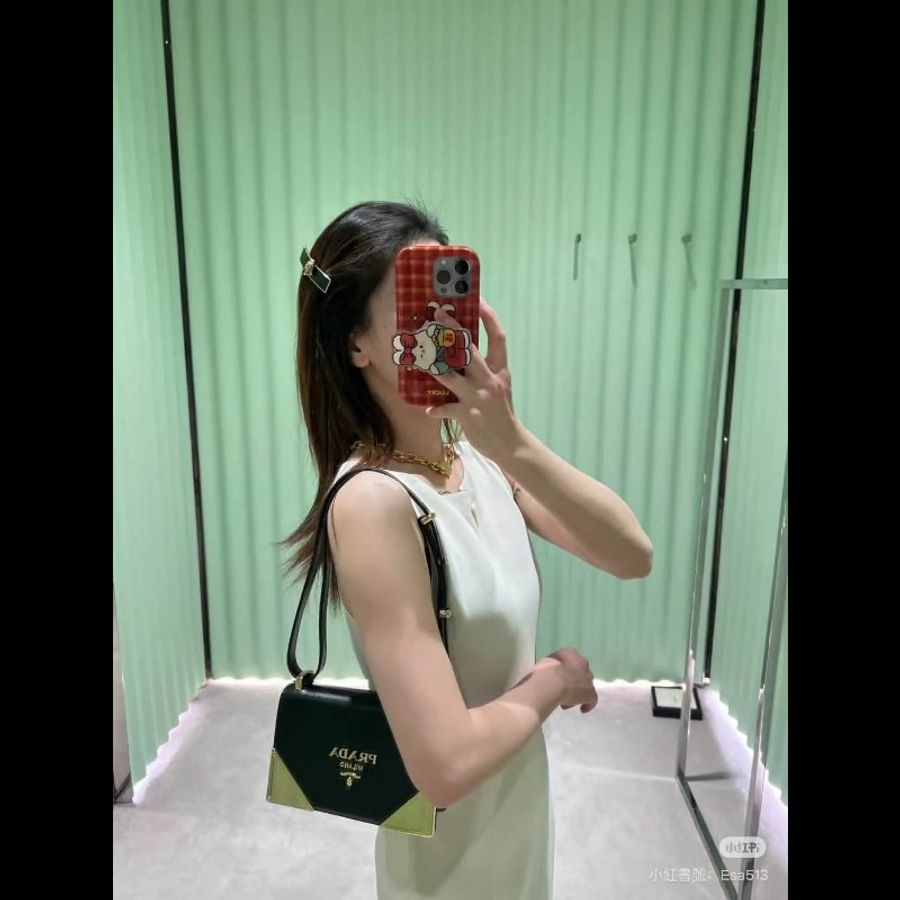 Prada 黑色肩背斜背包-3