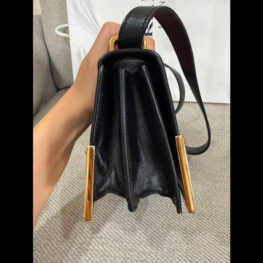 Prada 黑色肩背斜背包-14