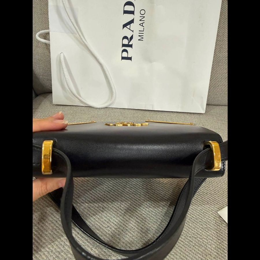 Prada 黑色肩背斜背包-16