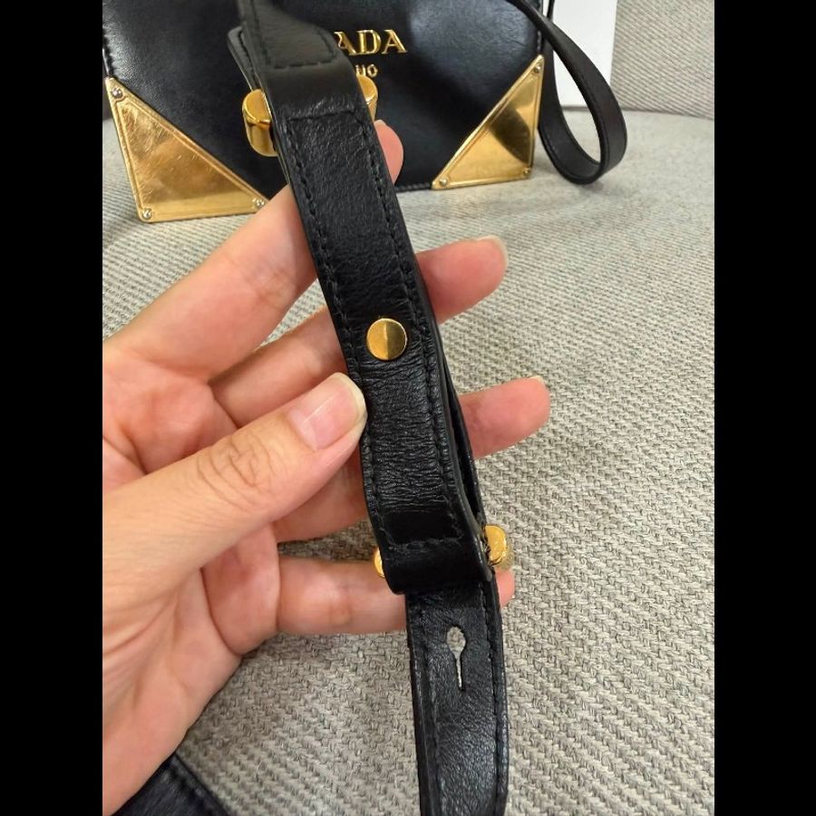 Prada 黑色肩背斜背包-24