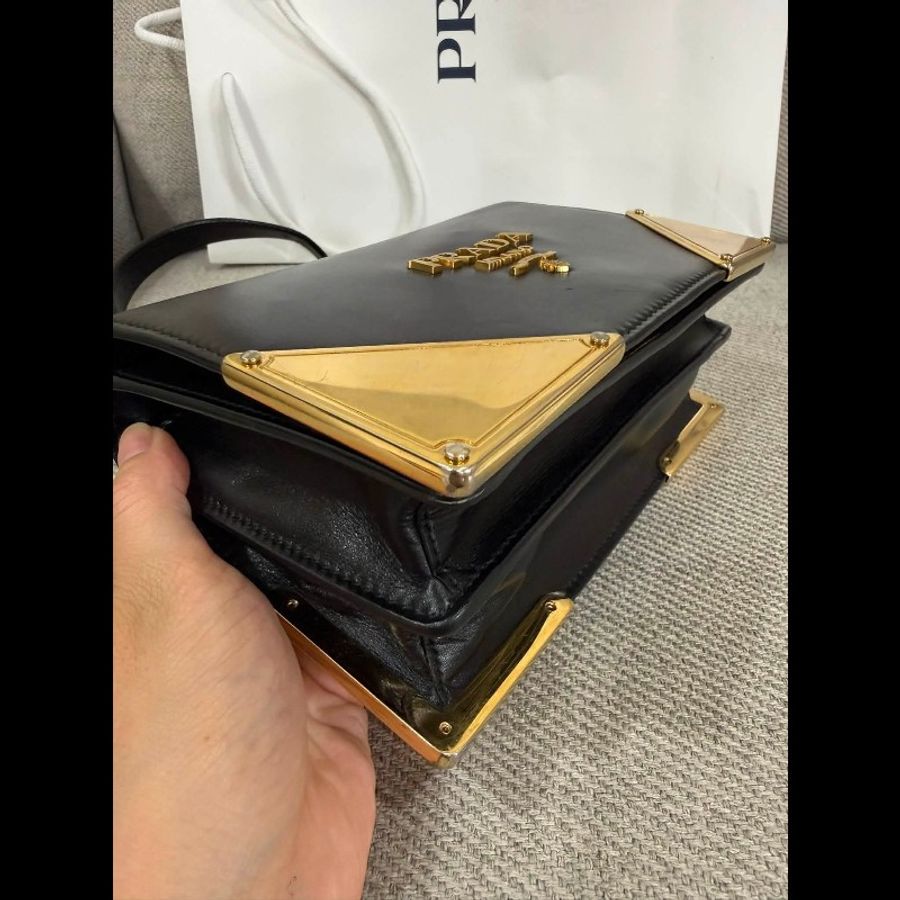 Prada 黑色肩背斜背包-26