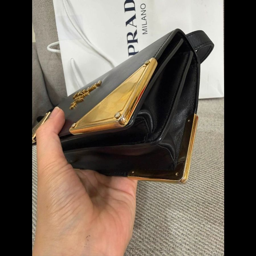 Prada 黑色肩背斜背包-27
