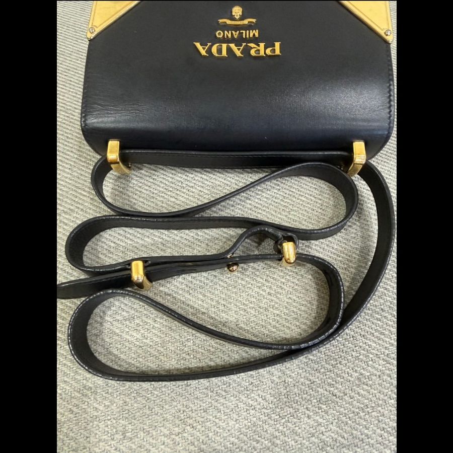 Prada 黑色肩背斜背包-28