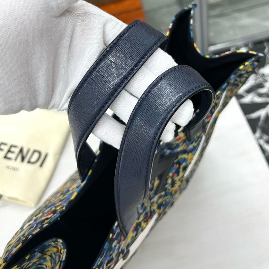 【近新閒置品】Fendi 迷彩 小怪獸 PVC拼皮 琴譜手提包-4