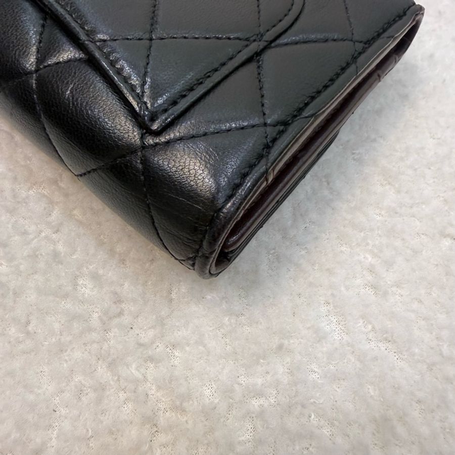 Chanel 黑金羊皮下蓋三折6卡長夾-15