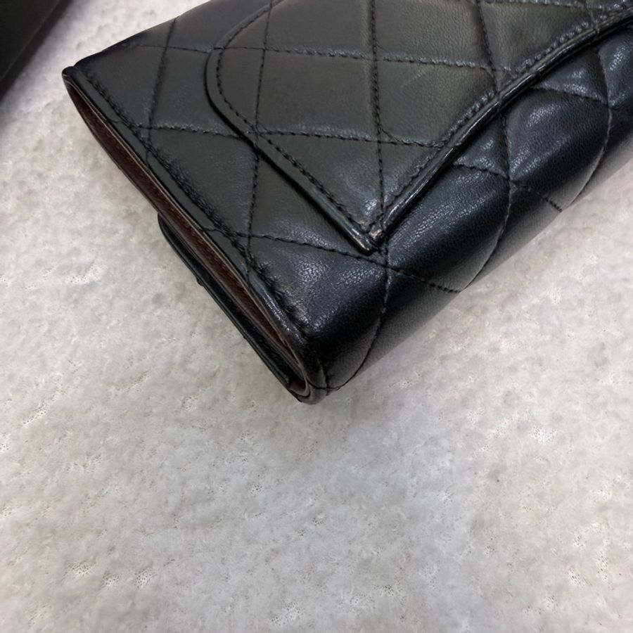 Chanel 黑金羊皮下蓋三折6卡長夾-16