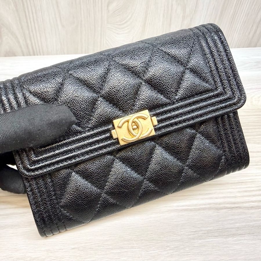 CHANEL🖤黑金荔枝牛皮BOY中夾-14