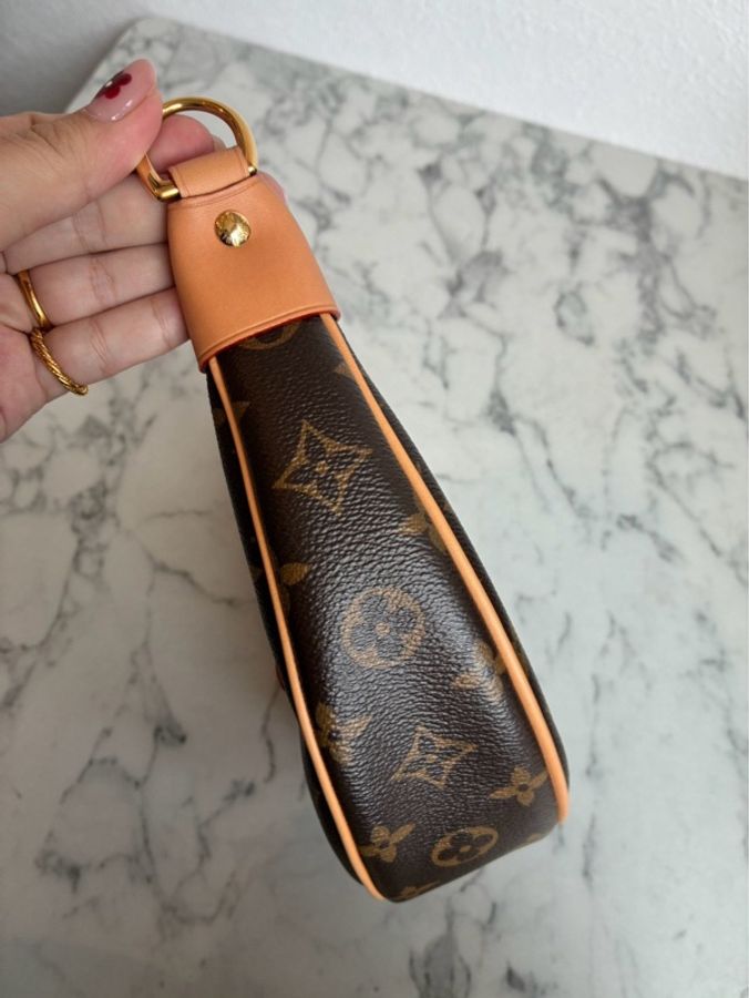 LV M81098花紋LOOP月亮包-4