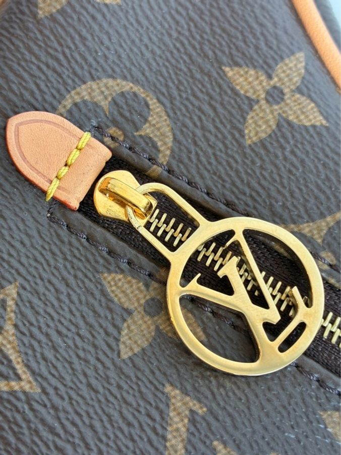LV M81098花紋LOOP月亮包-11