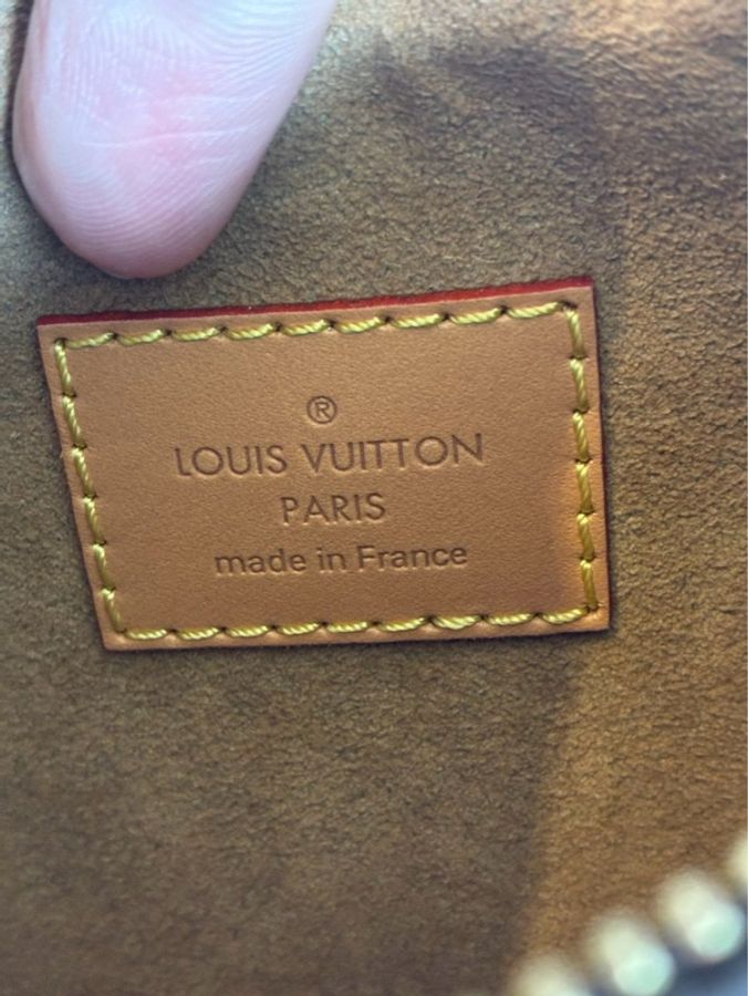 LV M81098花紋LOOP月亮包-36