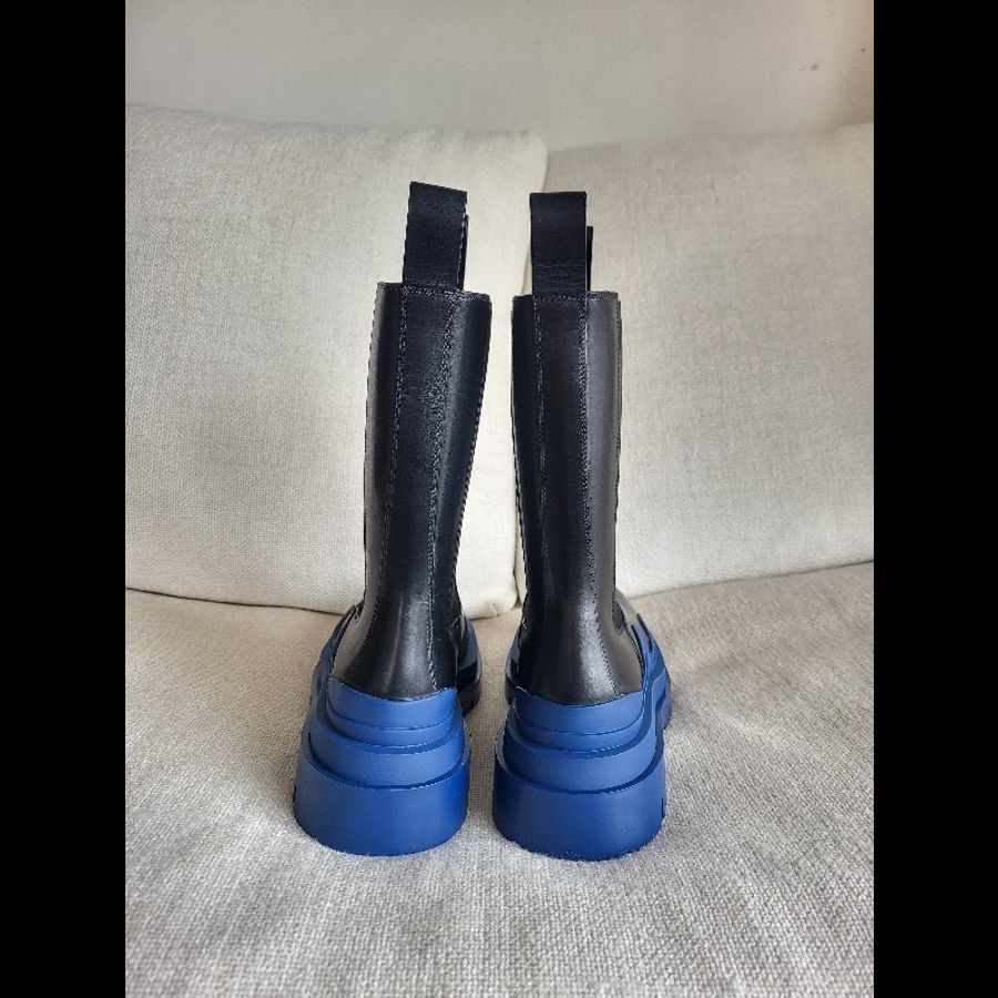 9新 未使用品 Bottega Veneta Tire 黑/藍色皮靴 37碼-2