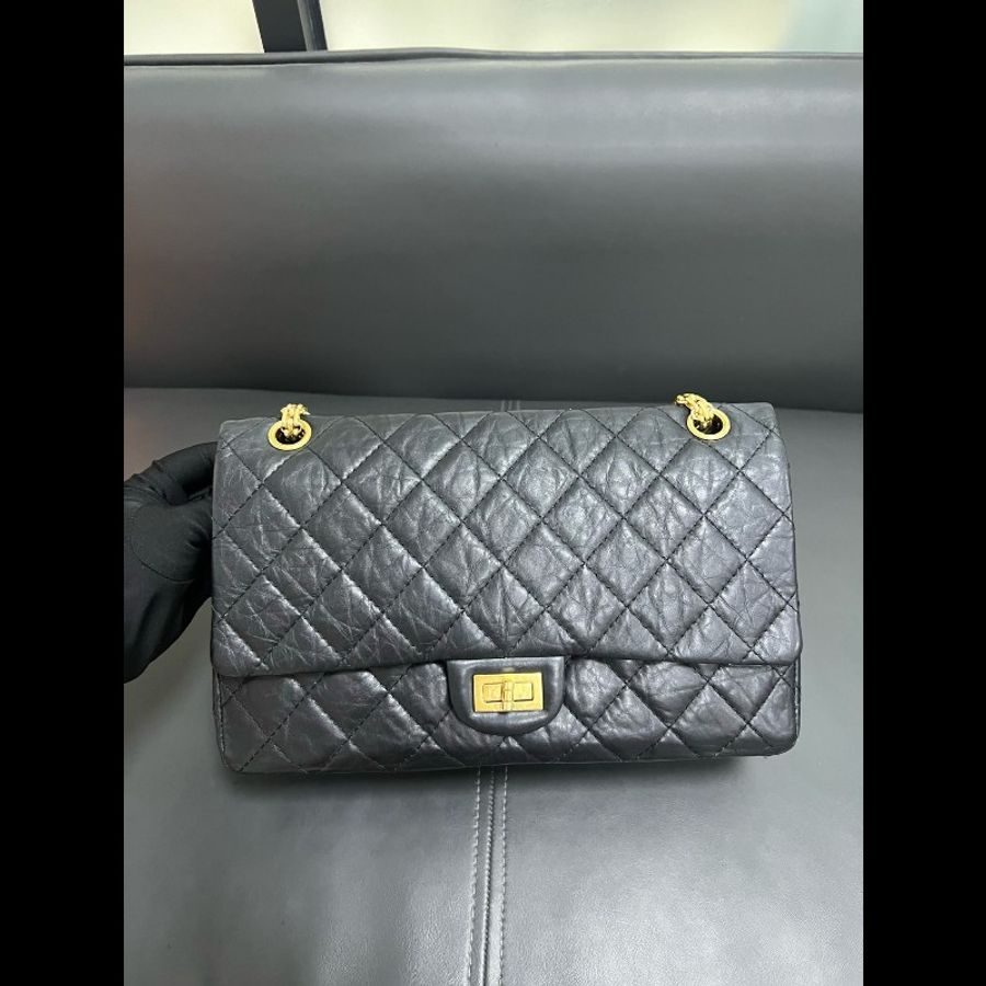 Chanel 2.55 medium
Black x ghw-5