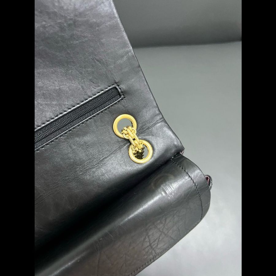 Chanel 2.55 medium
Black x ghw-7
