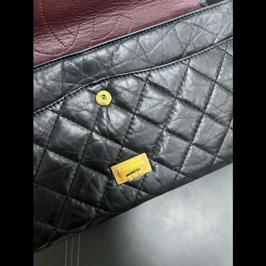 Chanel 2.55 medium
Black x ghw-12