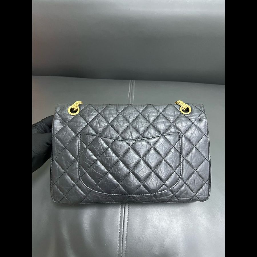 Chanel 2.55 medium
Black x ghw-13