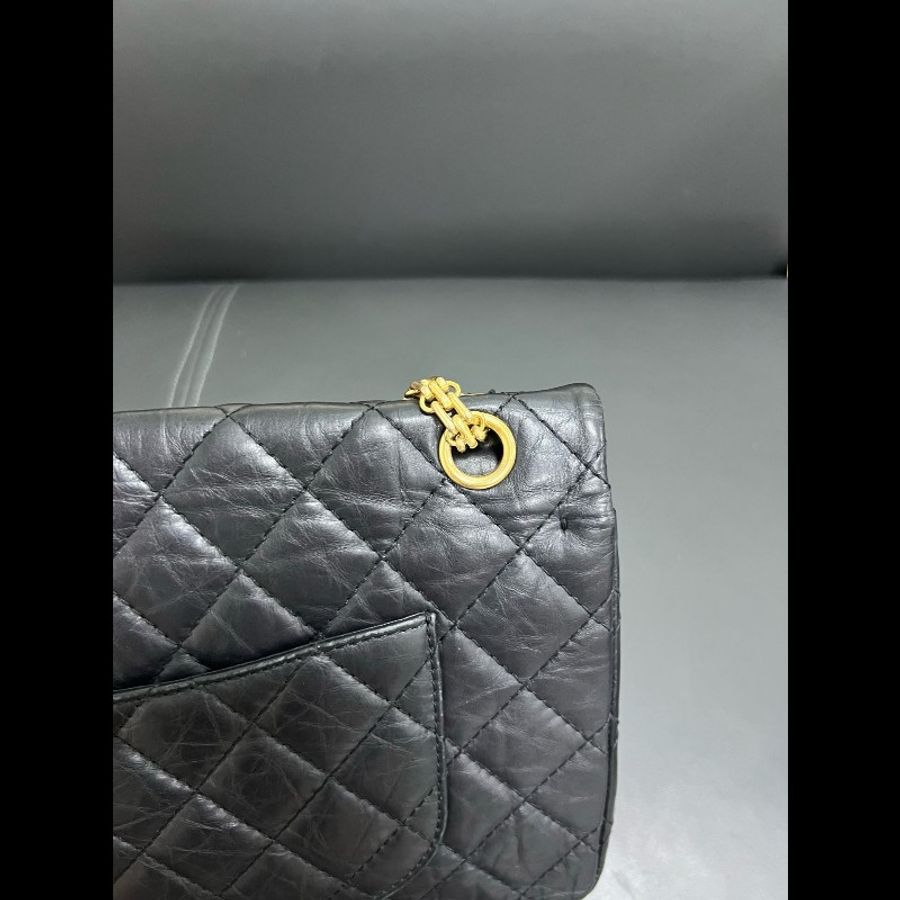 Chanel 2.55 medium
Black x ghw-19