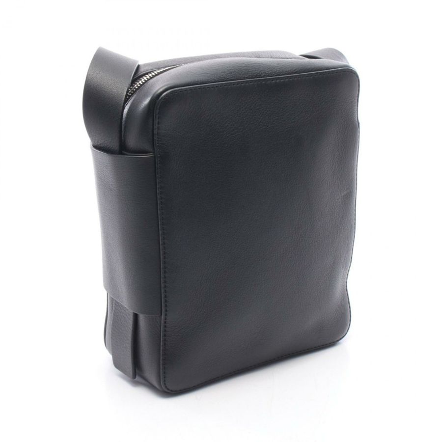 Valentino Garavani V Logo Messenger 斜背包，黑色皮革，二手-1