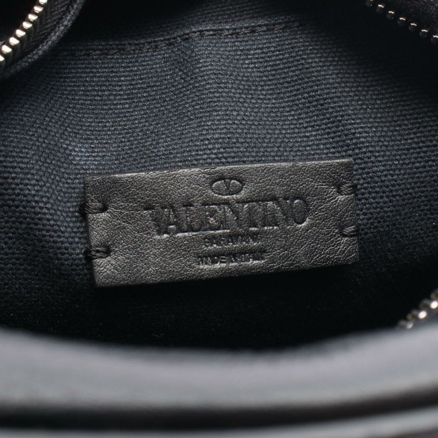 Valentino Garavani V Logo Messenger 斜背包，黑色皮革，二手-3