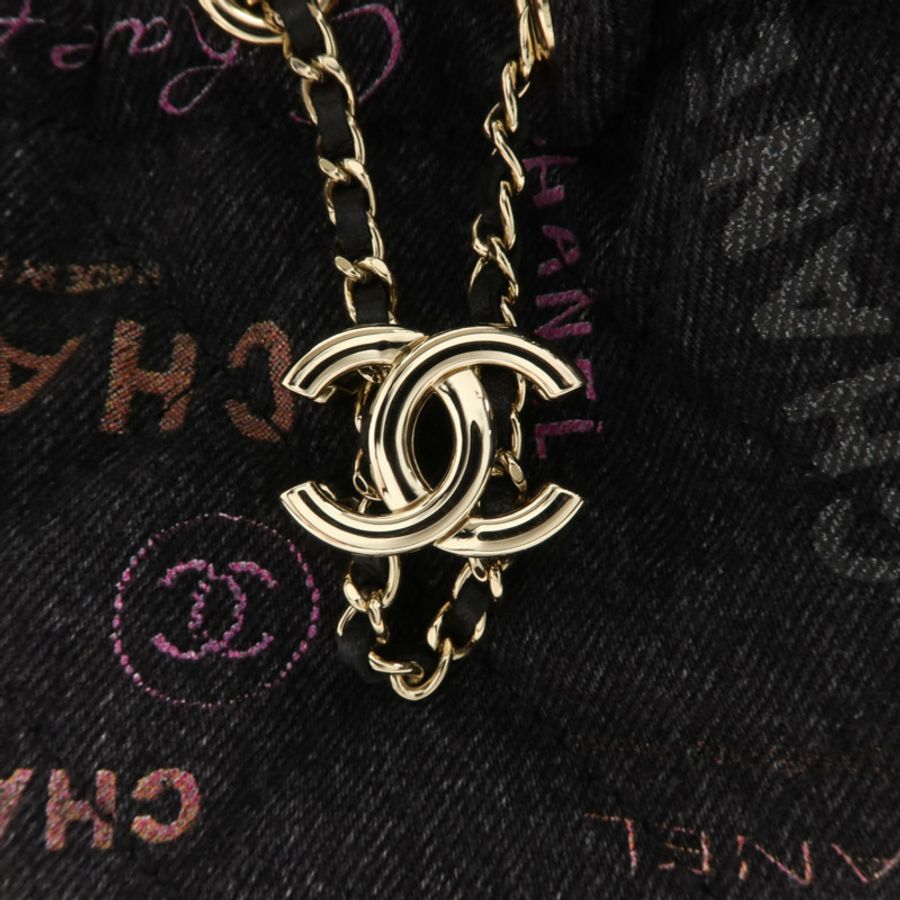 CHANEL 牛仔布料Mood Logo Printed Bucket鏈帶肩背袋-9