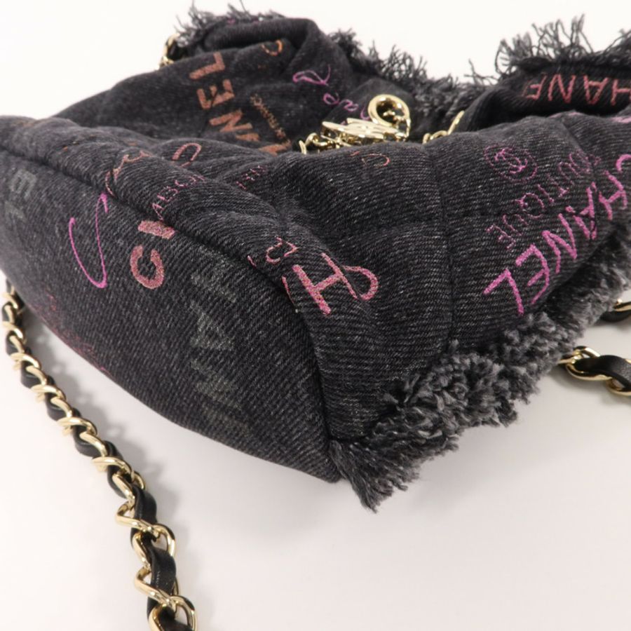 CHANEL 牛仔布料Mood Logo Printed Bucket鏈帶肩背袋-10