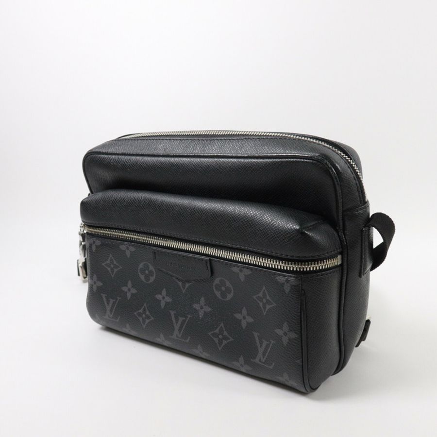LOUIS VUITTON Monogram Eclipse Taiga Outdoor Messenger肩背袋-2