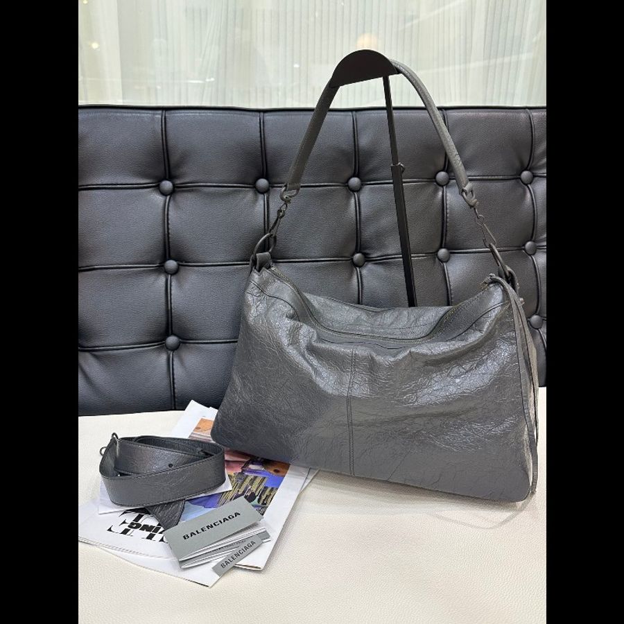 全新閒置 Balenciaga巴黎世家
le city moto火山岩石灰中號單肩斜挎包-2